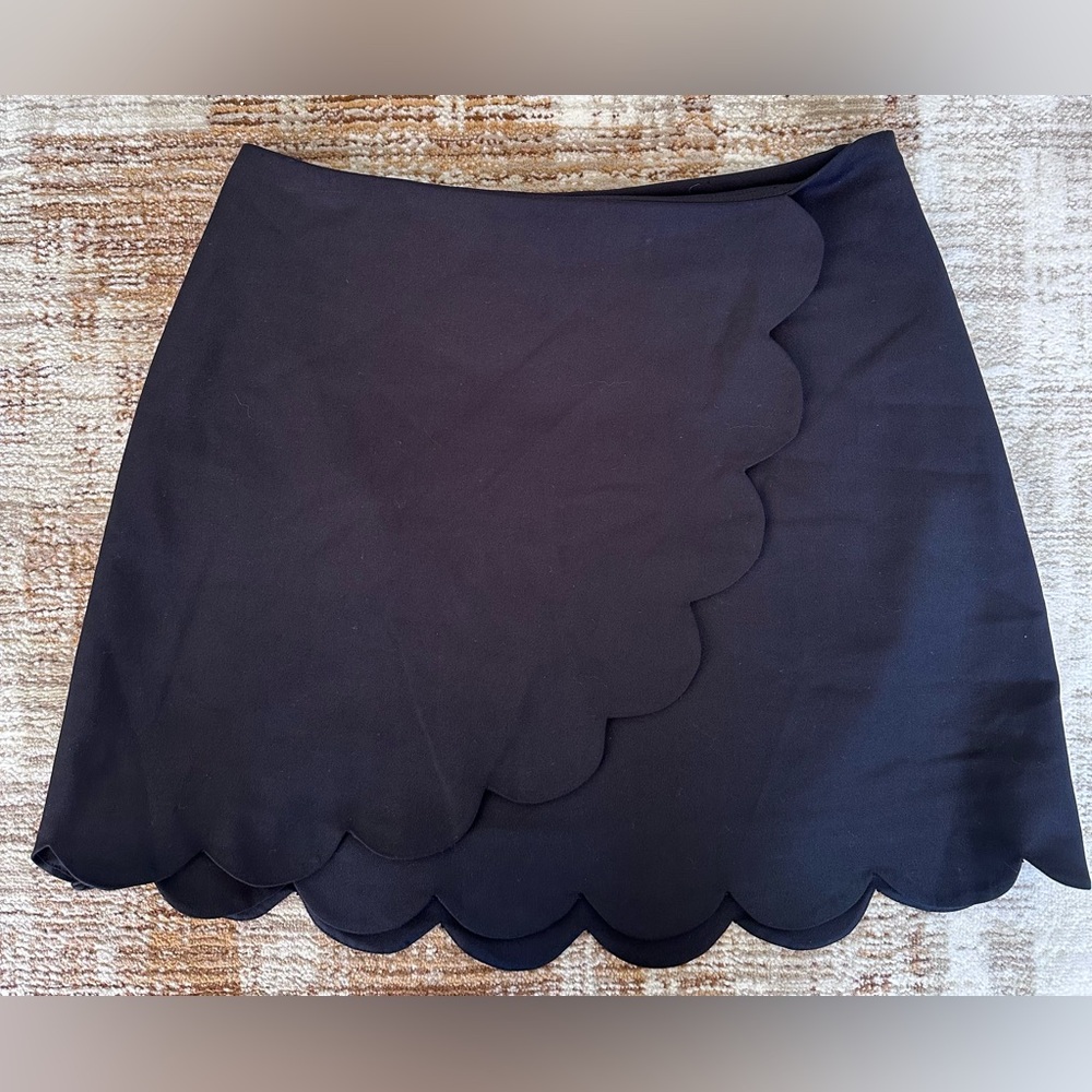 Black Scalloped mini skirt